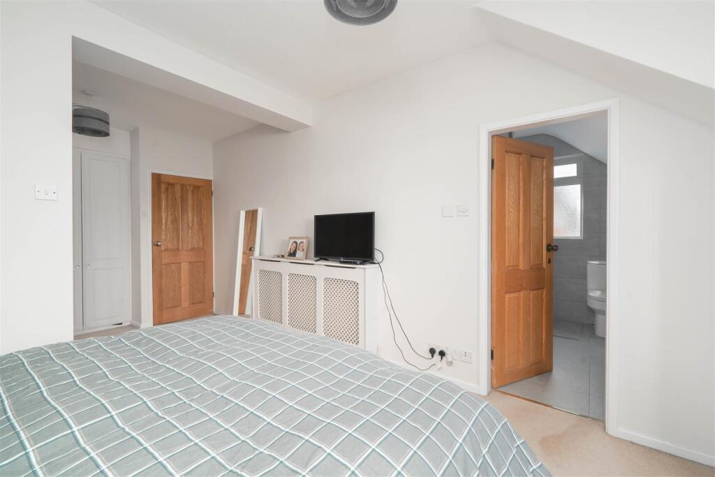 Bedroom4-3.jpg