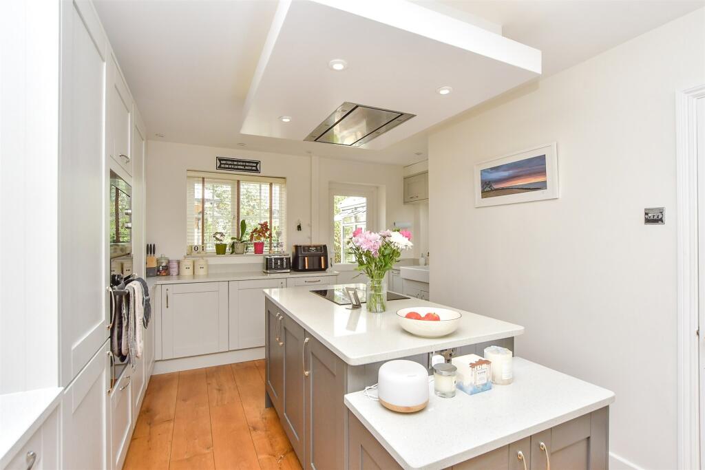 Kitchen/ Breakfast Room