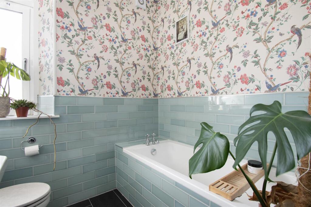 bathroom (2).jpg