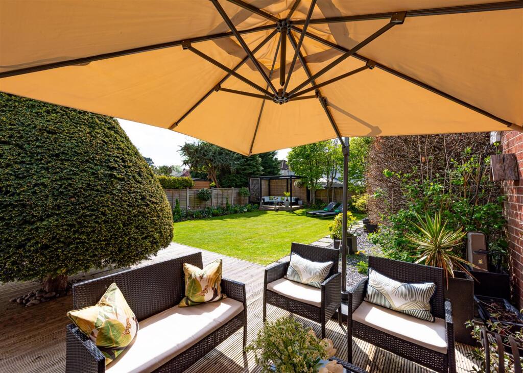 24 Queens Gardens-garden1.jpg