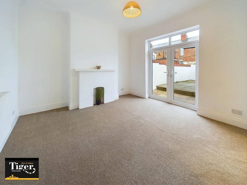 CAM02176G0-PR0353...