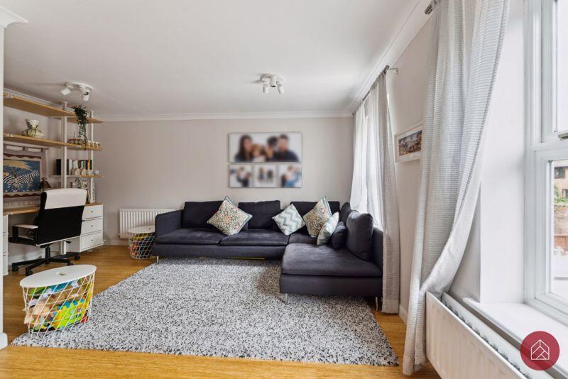 Sitting Room/Bedroom