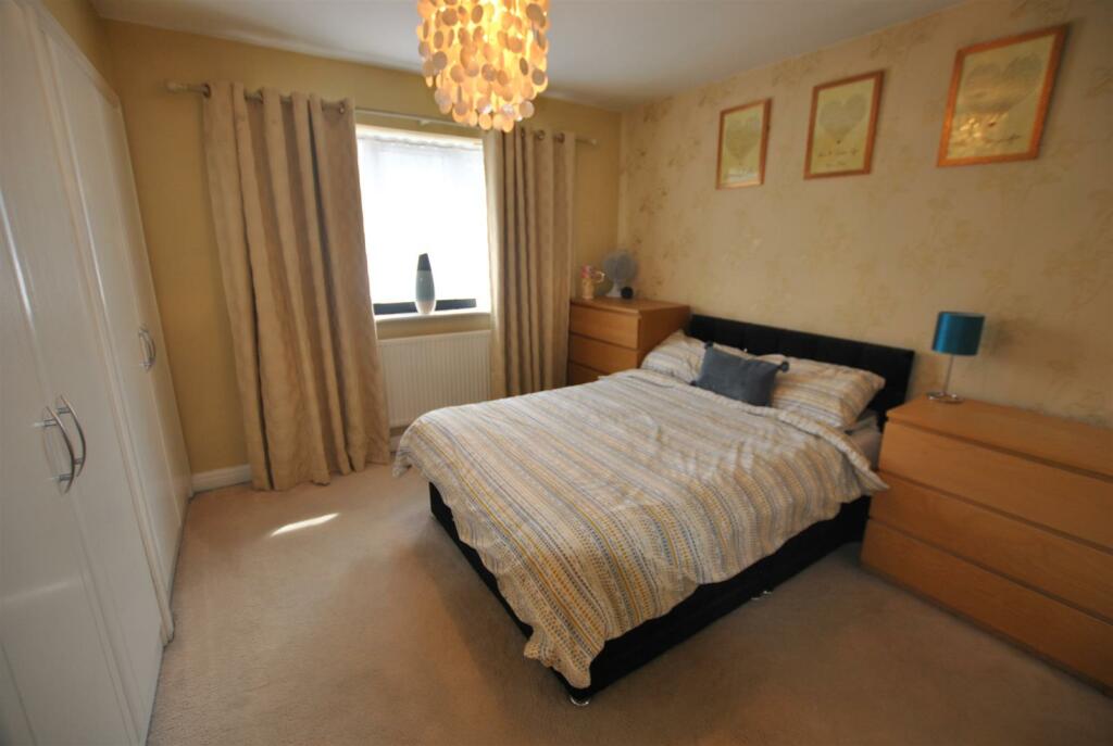 MAIN BEDROOM
