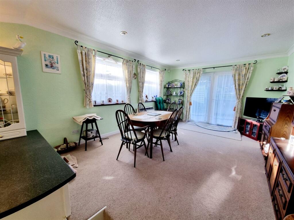 Dining room.jpg