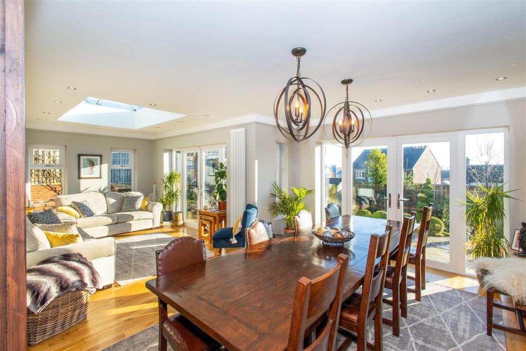 Dining Room/Garden Lounge