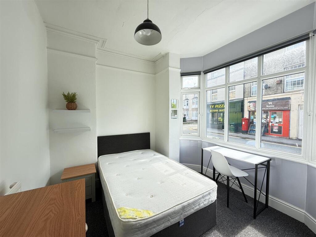 Bedroom 1.JPG