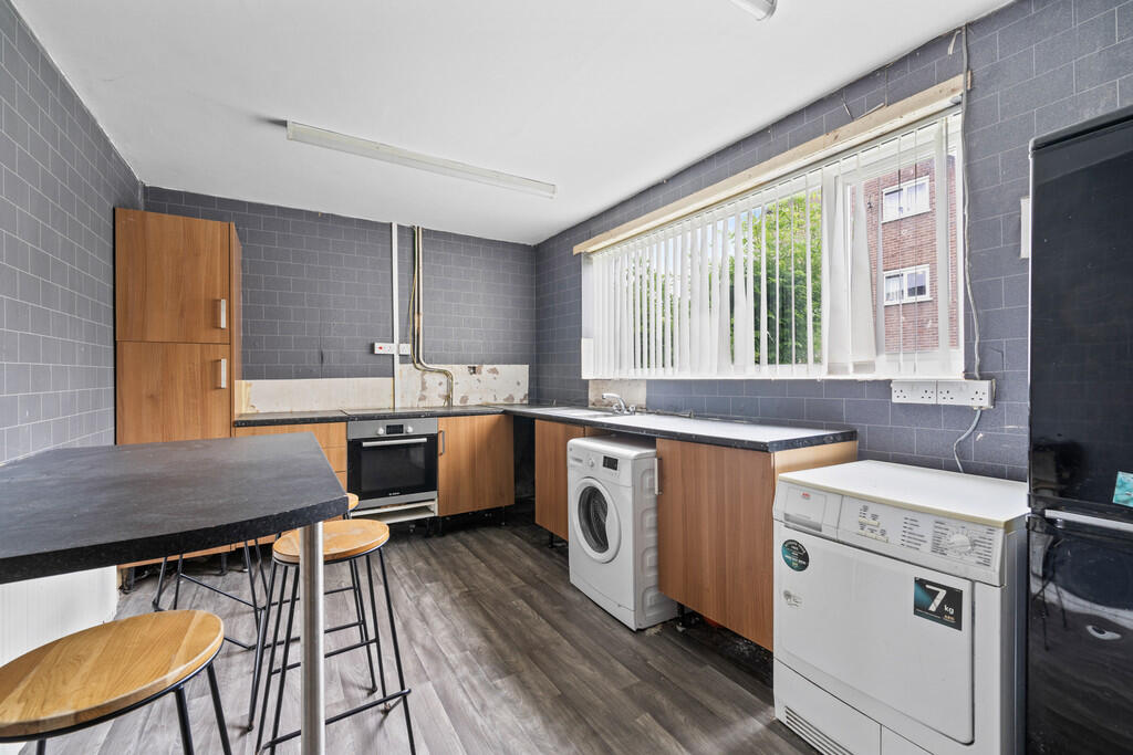 206 Western Avenu...