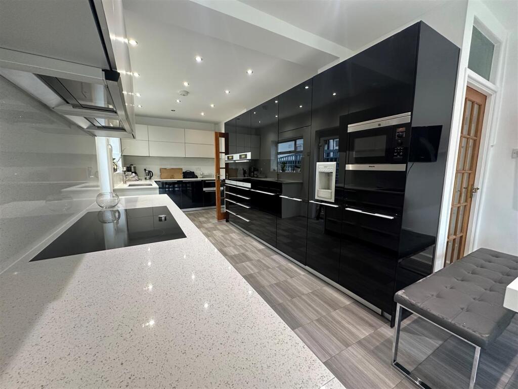 Cavendish Drive, Edgware