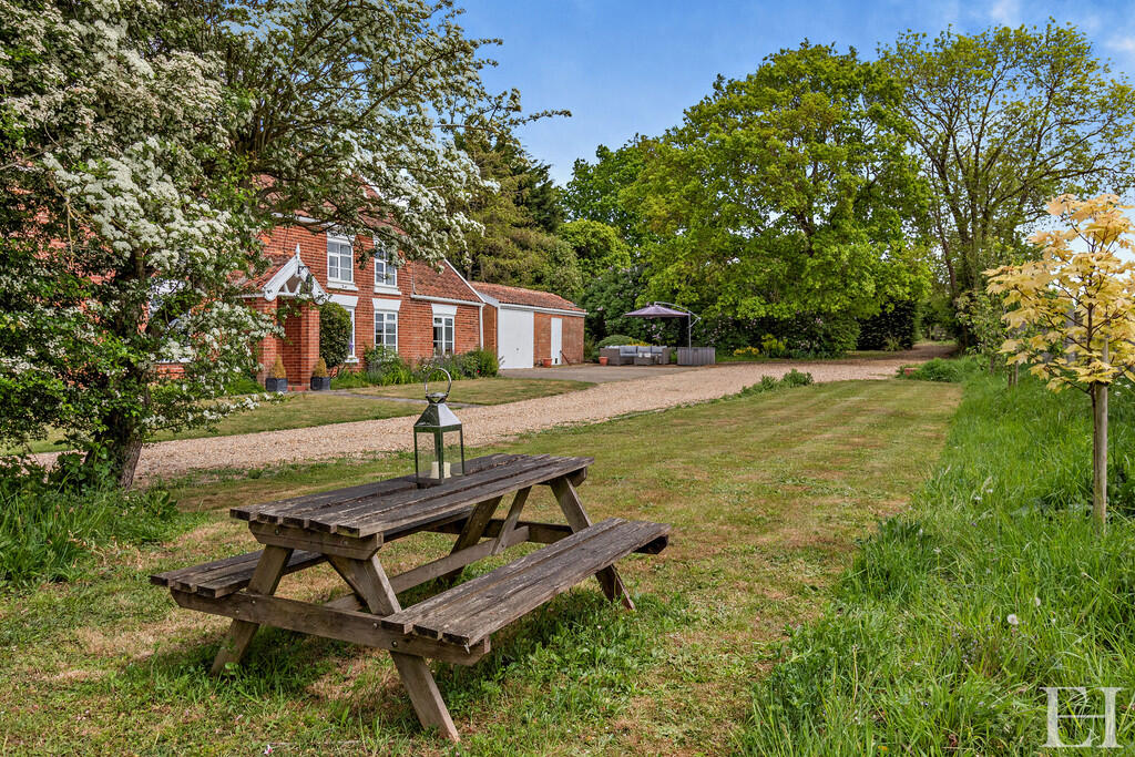 8647614-exteriorW...