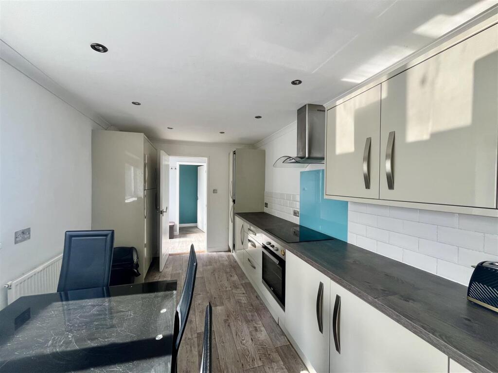 KITCHEN DINING ROOM