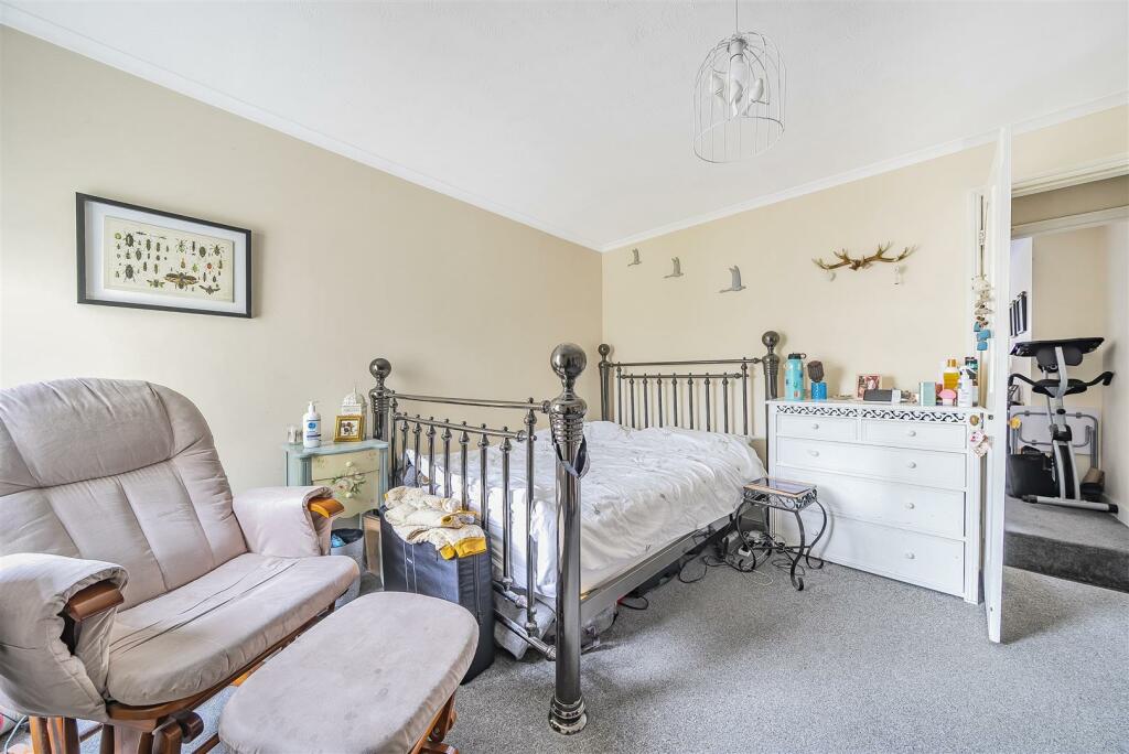 Bedroom 1.jpg