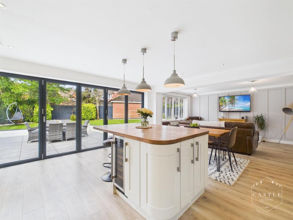 LIVING KITCHEN