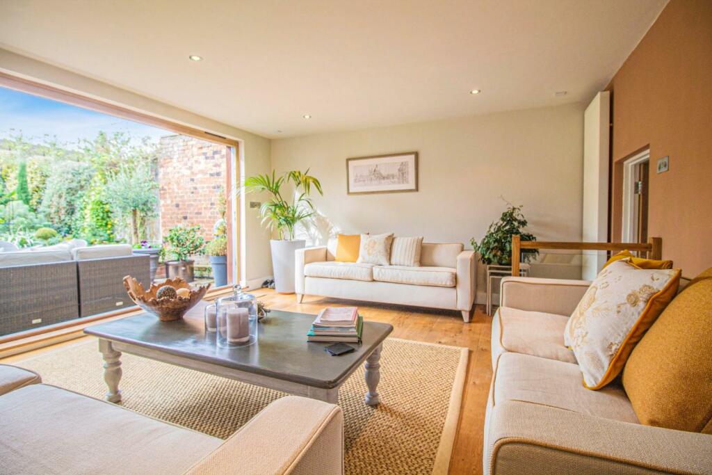 48 College Street [Garden Room] 01.jpg