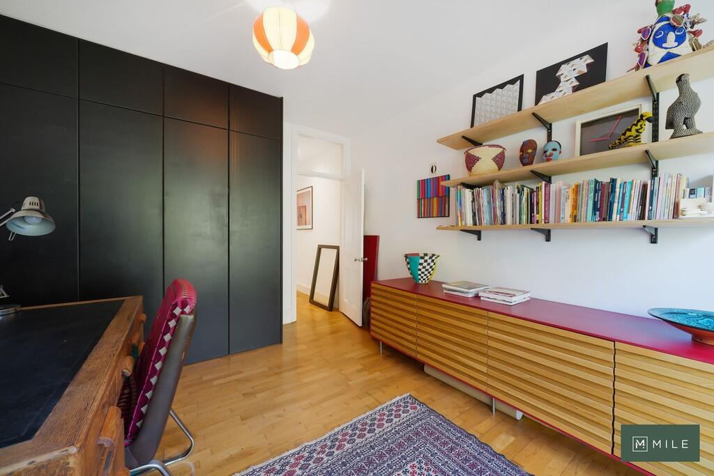 Flat A, 21 Park R...