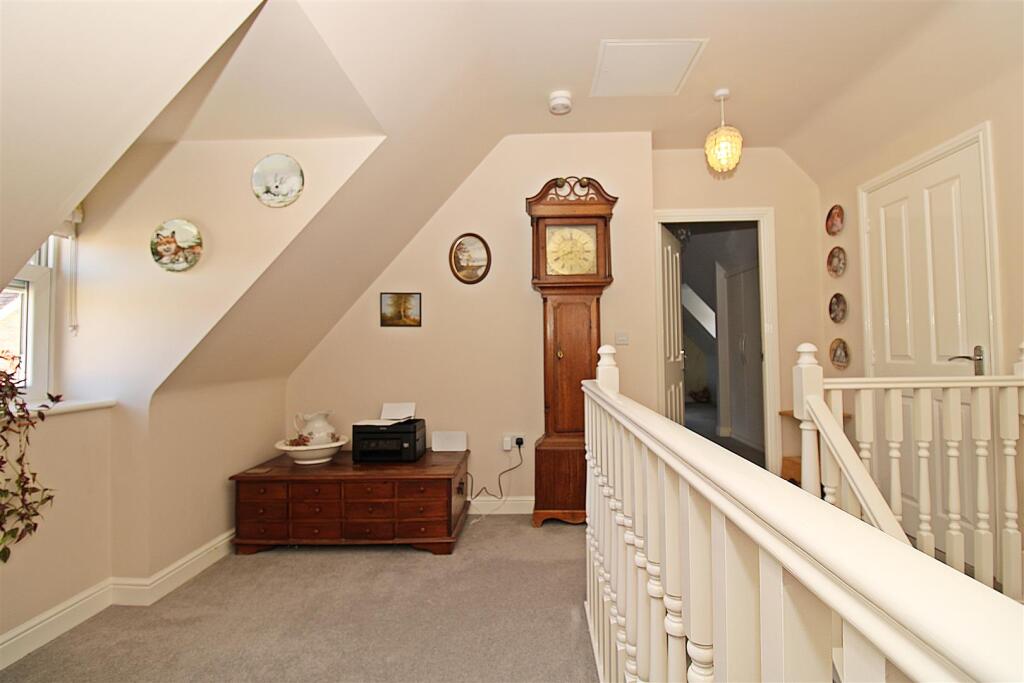 Versatile Galleried Landing