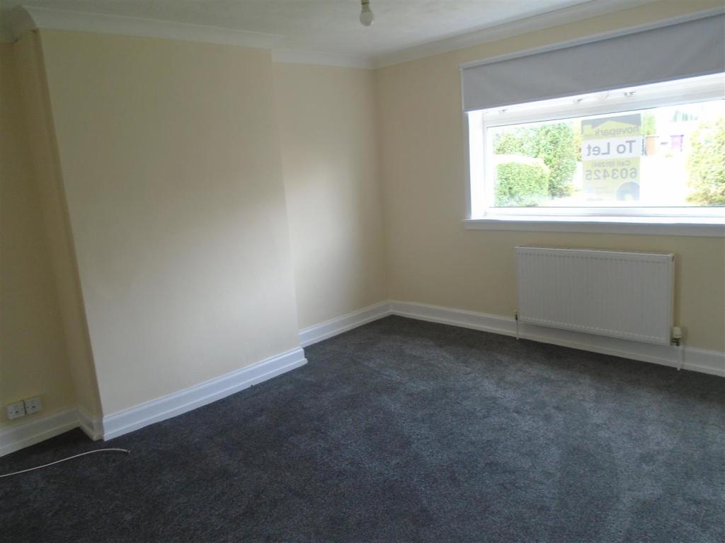 49 St Margarets Avenue - Livingroom 2.JPG