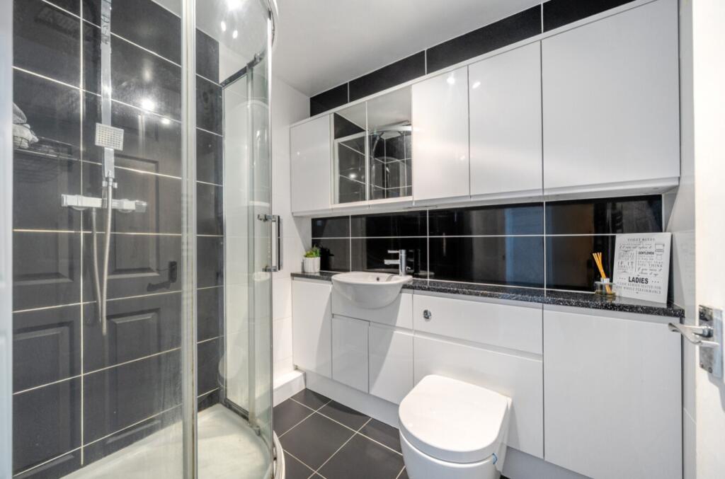 EweMove Harrogate - Shower Room