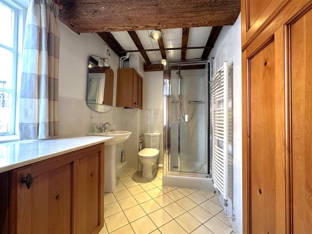 First Floor Shower Room/Utility 728