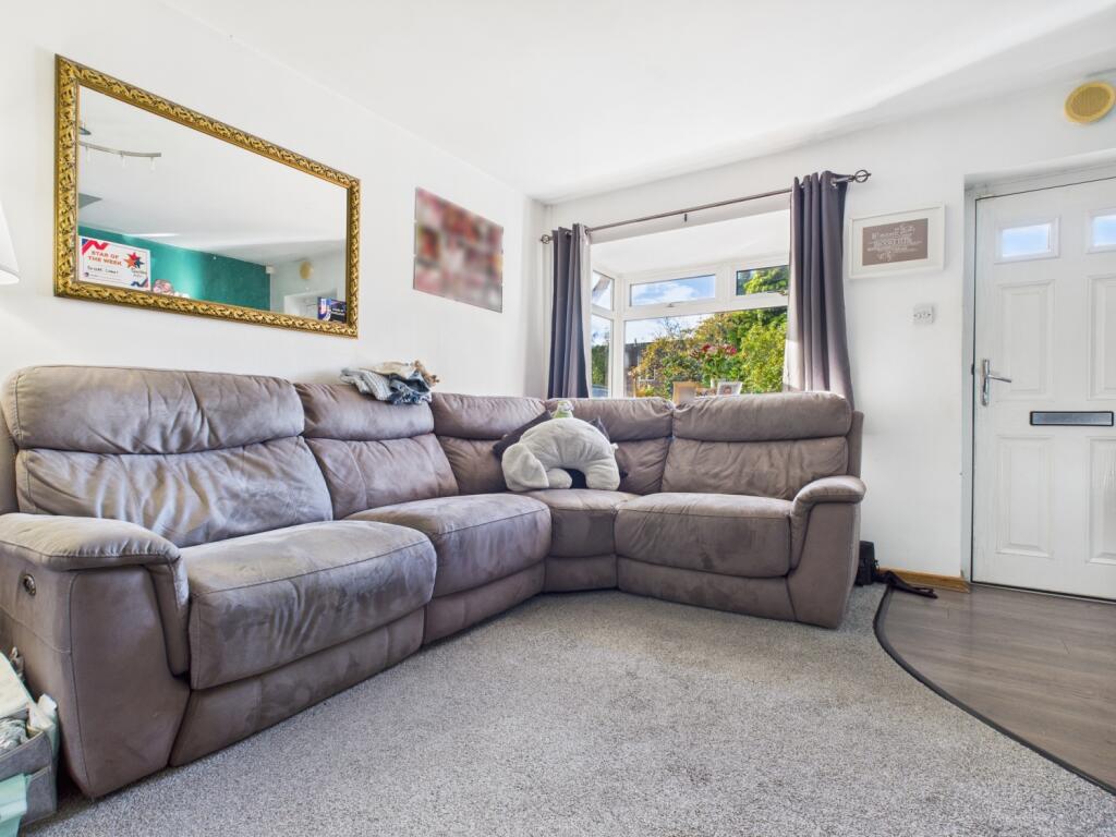 CAM03729G0-PR0163-STILL020