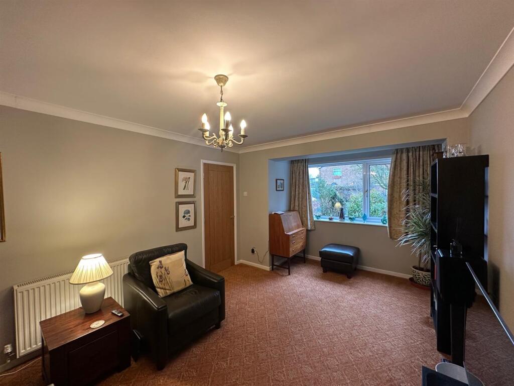 Lounge 4.jpg