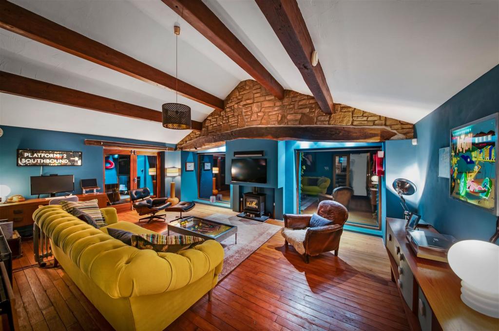 SITTING ROOM