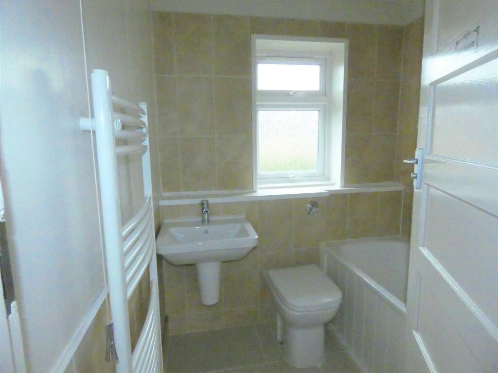 Pic 6 Bathroom.JPG