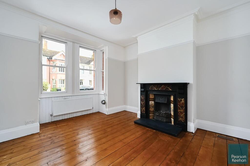 10 Kendal road, BN3 (6).jpg