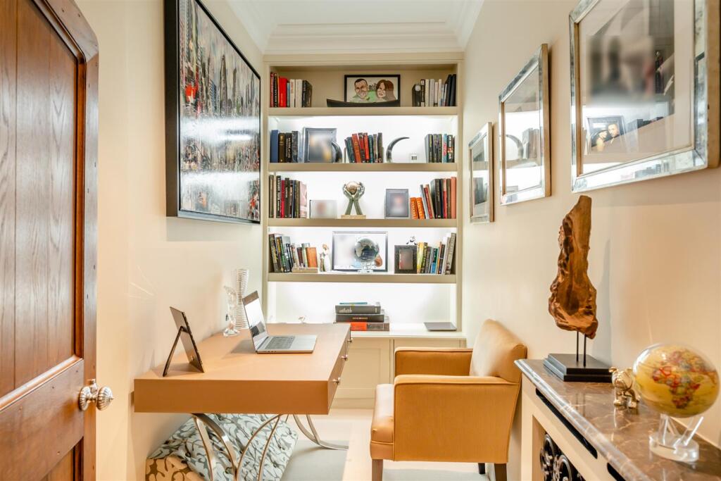 8588477-interior37.jpg