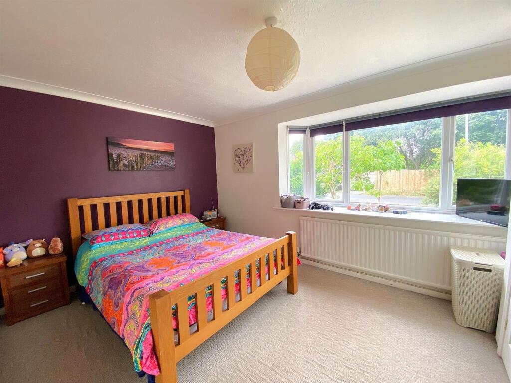 2 Ward Way - Bed3.jpg