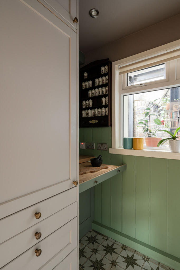 258419 - Lordship Lane, London SE22 - high res ...