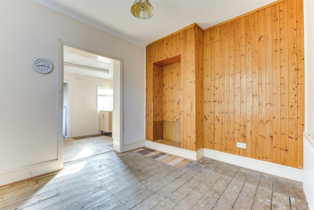 56 Moselles Road-3.jpg