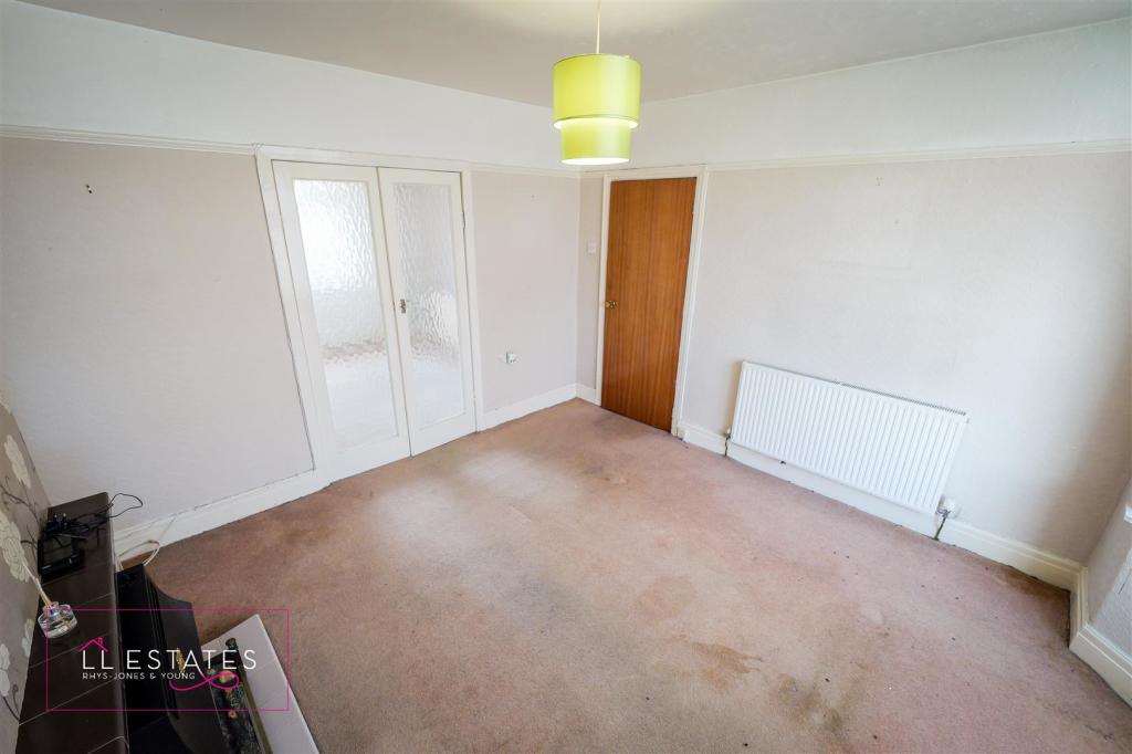 DINING ROOM.jpg