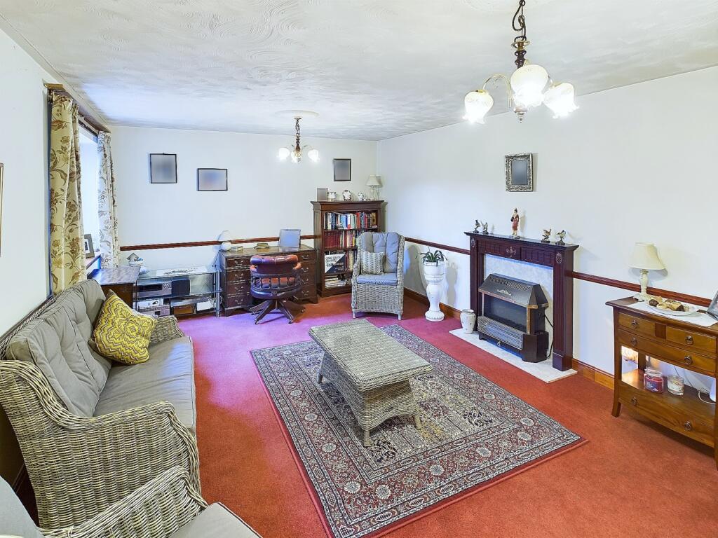 CAM04233G0-PR0009-STILL006