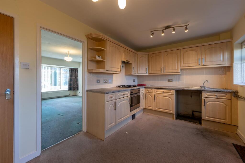 8 Roberts Road-001.jpg
