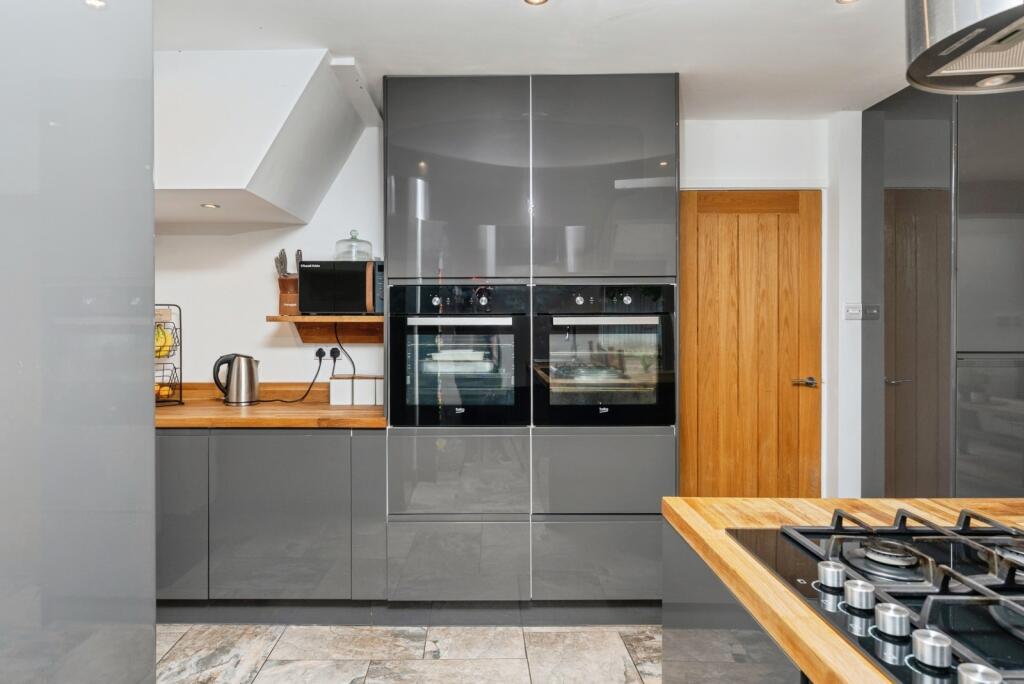 Kitchen/ Family Room