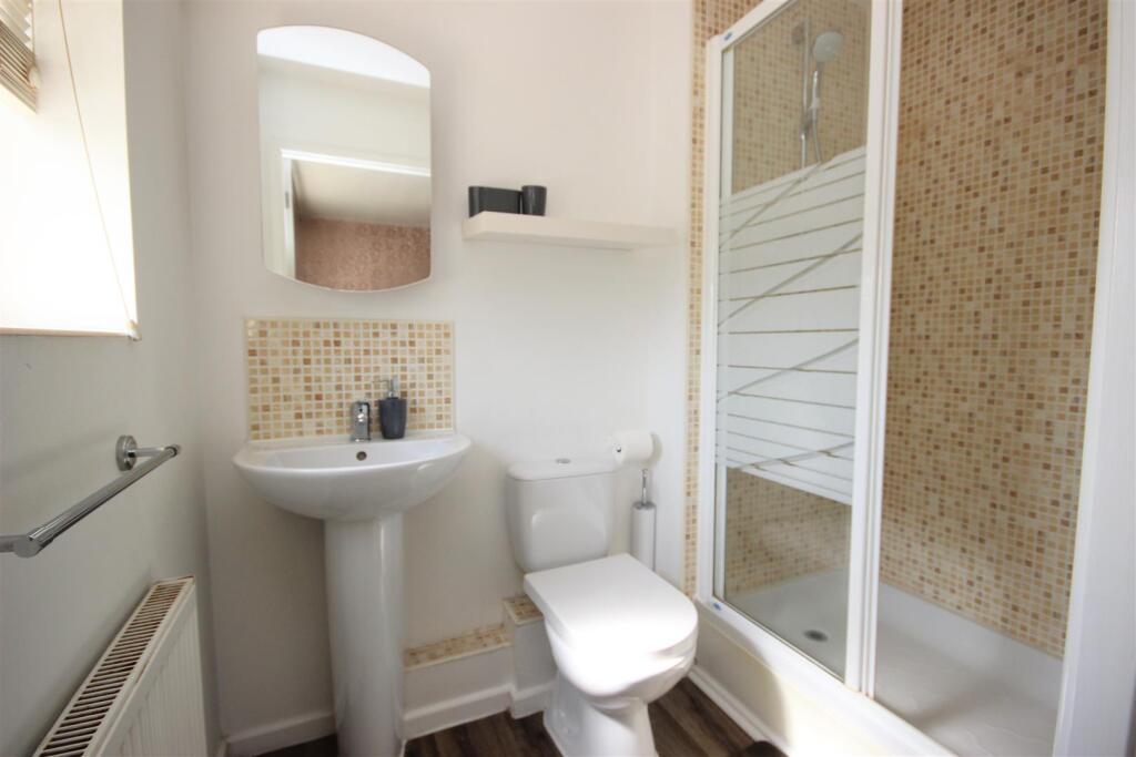 ensuite.JPG