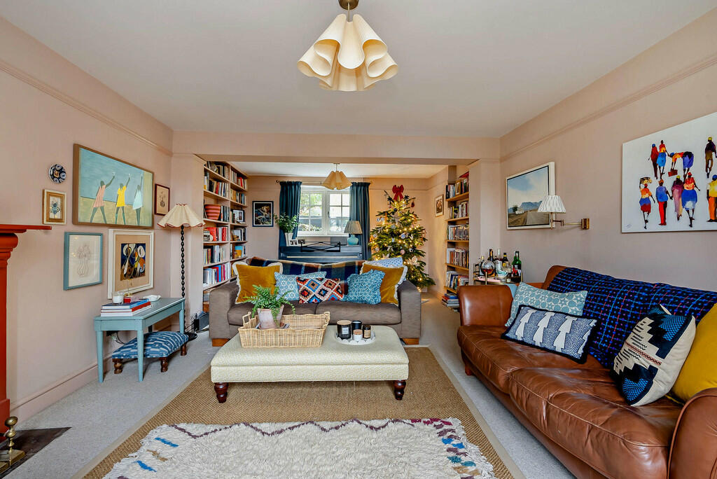 8631171-interior1...