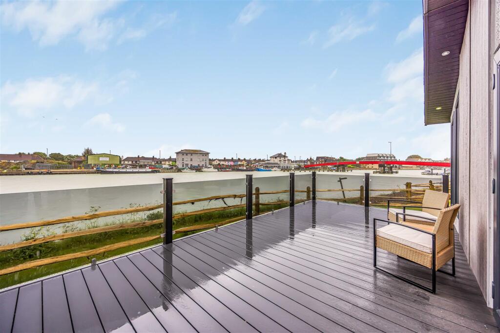 Plot 17 Littlehampton Marina-Small-PorticoMarketin