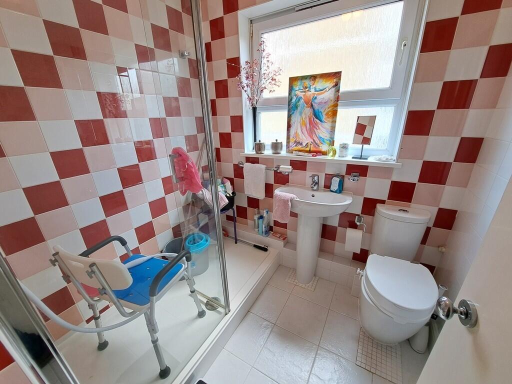 SHOWER ROOM / WC