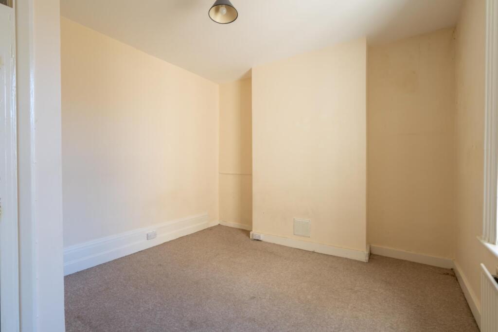 Bedroom 1 (2).jpg