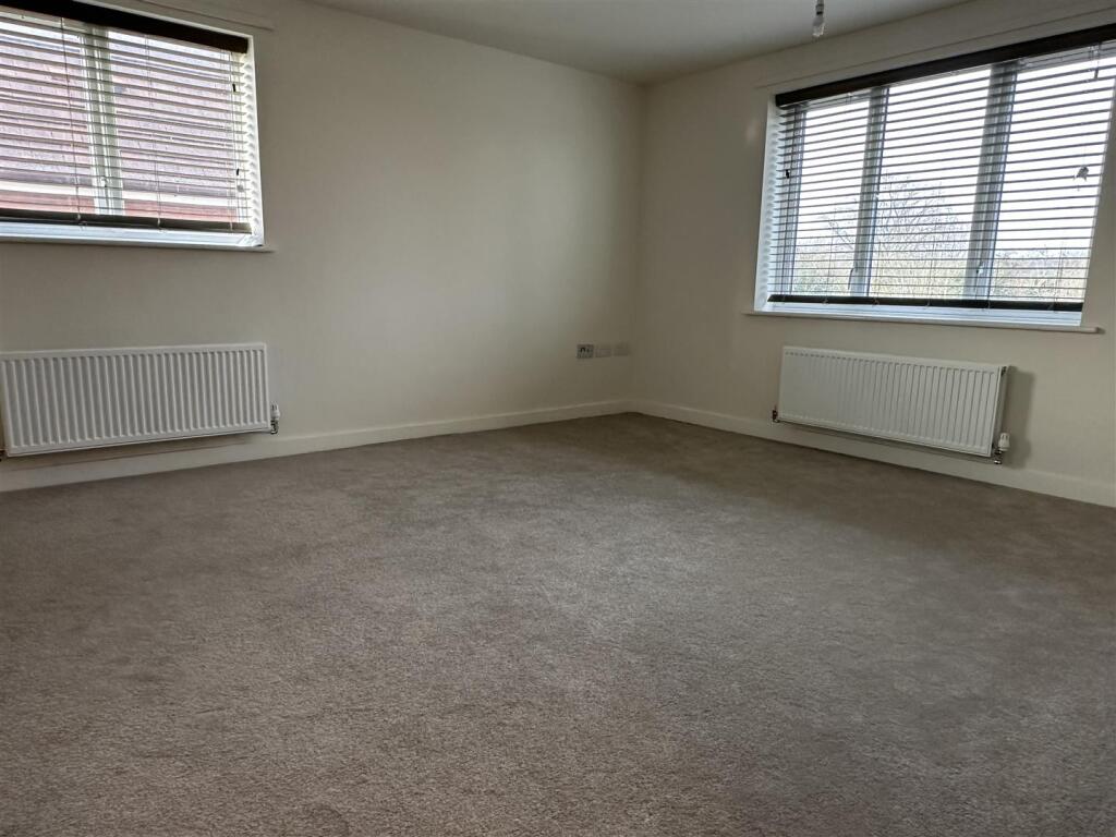 Open Plan Lounge / Dining Room