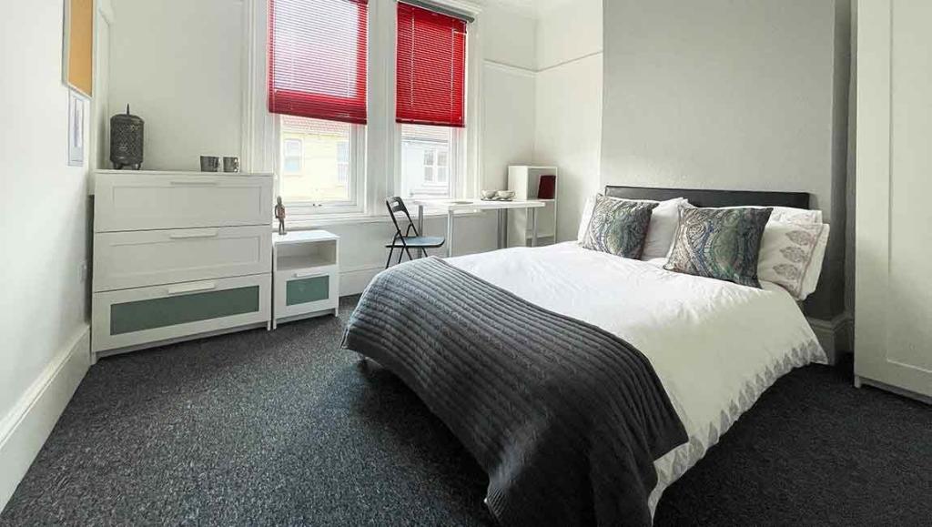 6-bed-student-house-britannia-road-north-3-portsmo