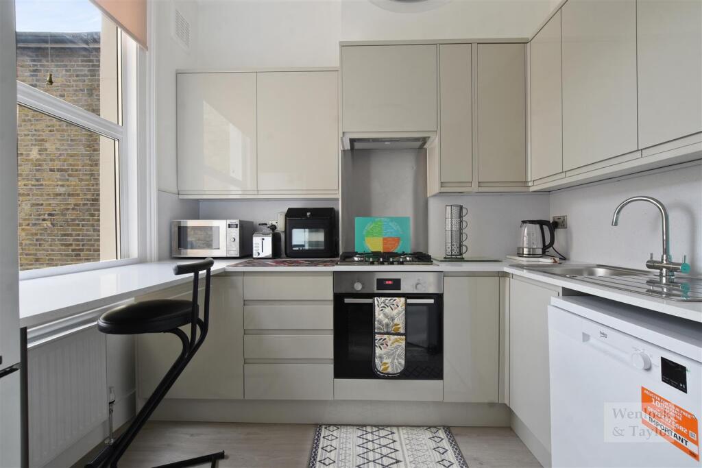 09-3442GCWT - FFF 119 Fernhead Road - Kitchen -Ori