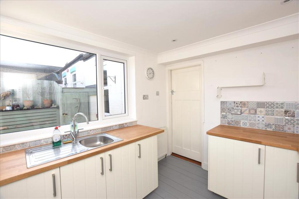 ADDITIONAL KITCHEN PHOTO