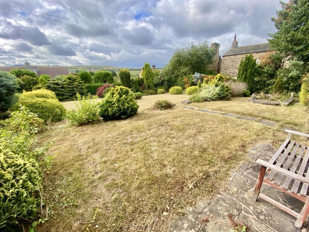 Bramleys Estate Agents - Meadow Bank Crescent - Mi