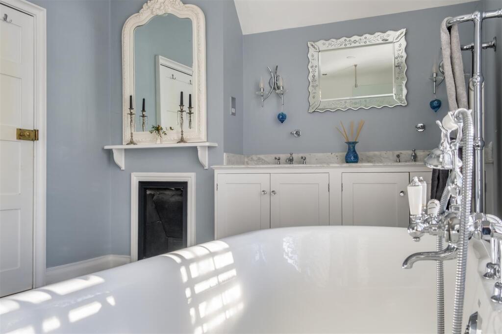 main bathroom .jpg