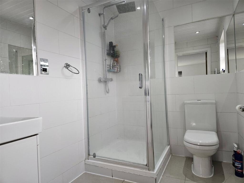 Ensuite Showeroom