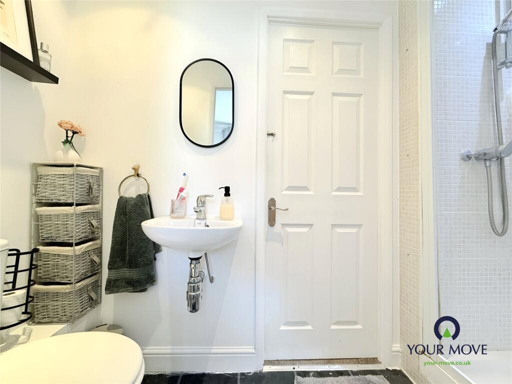 Jack &amp; Jill Ensuite