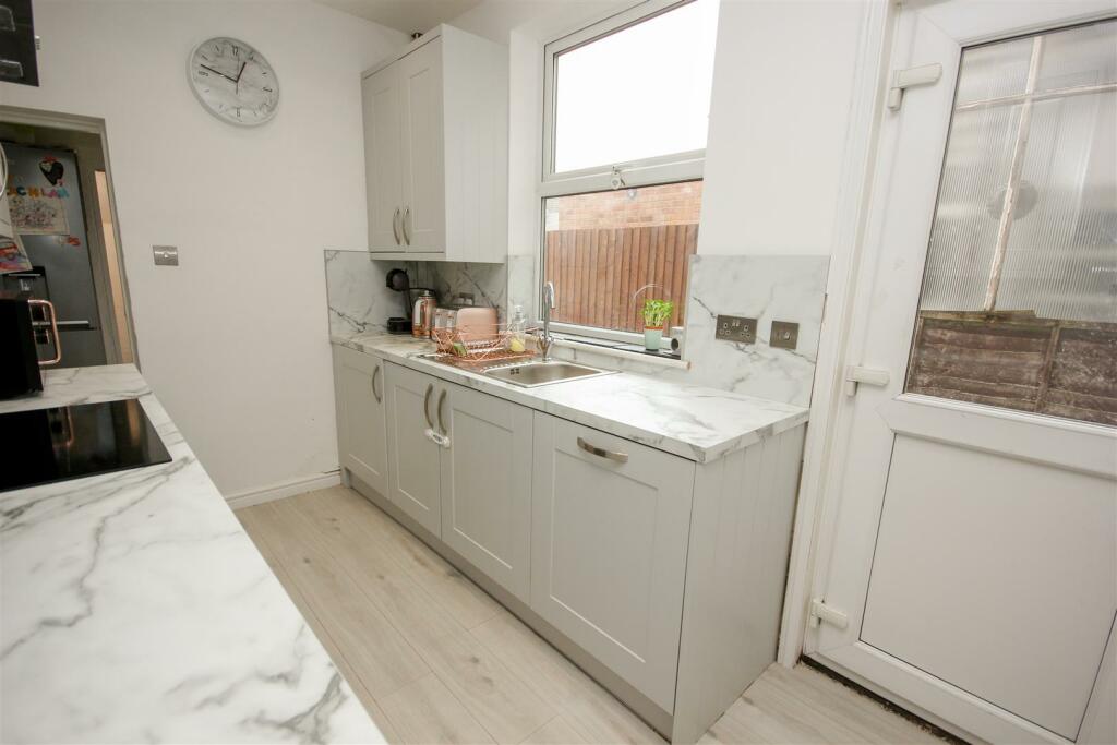 Kitchen 1.jpg