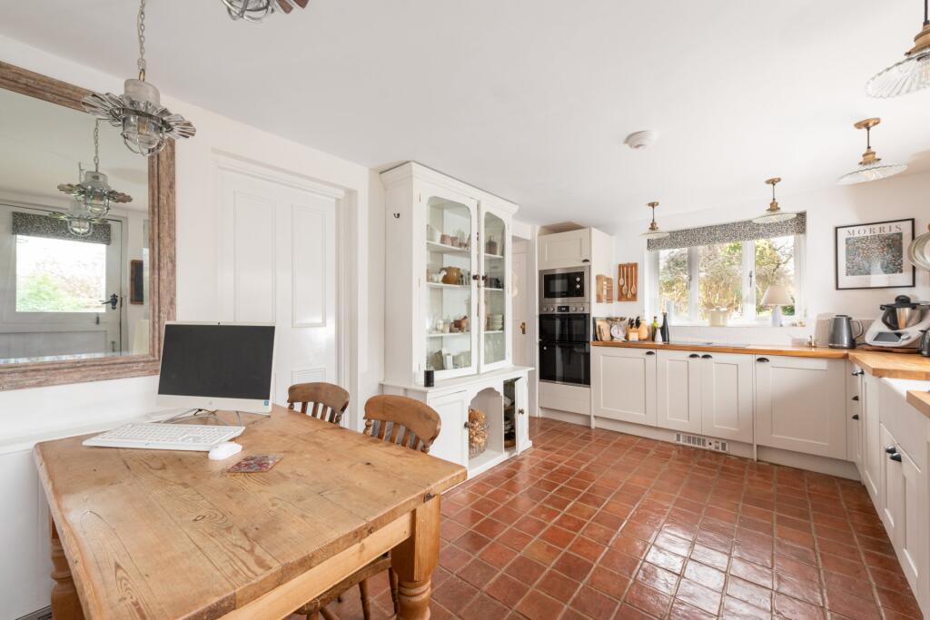 Kitchen/B'fast Room